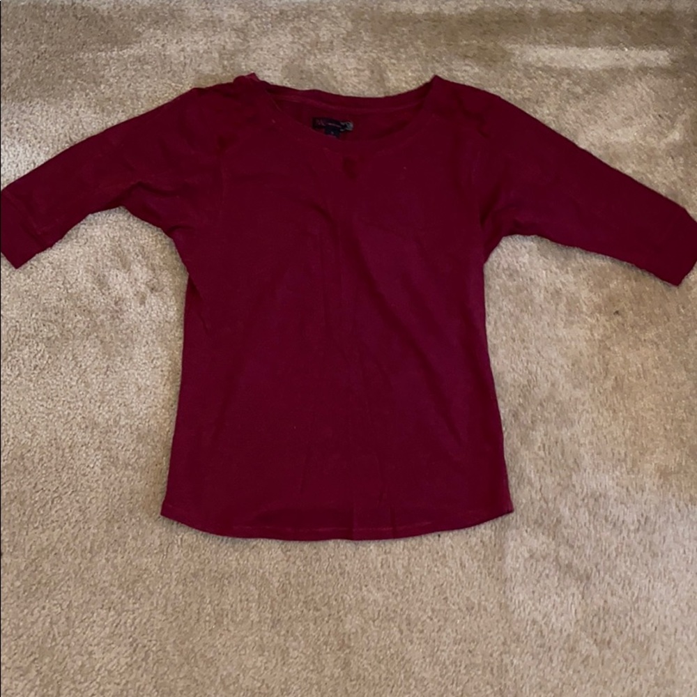 Mid sleeve maroon shirt